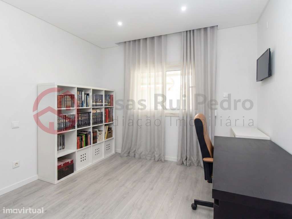 Moradia T3+2 Remodelada com garagem 740 m² de Terreno em St Antonio...-26
