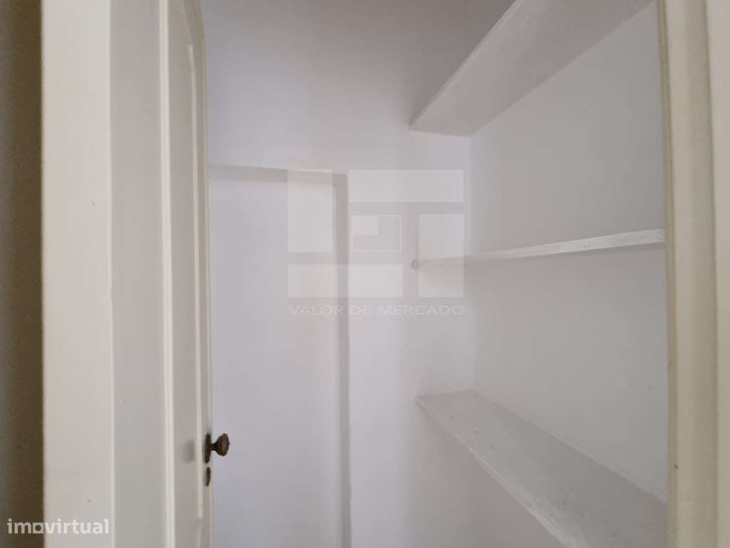 Apartamento T3 usado para venda em Mina de Água, Amadora.-29
