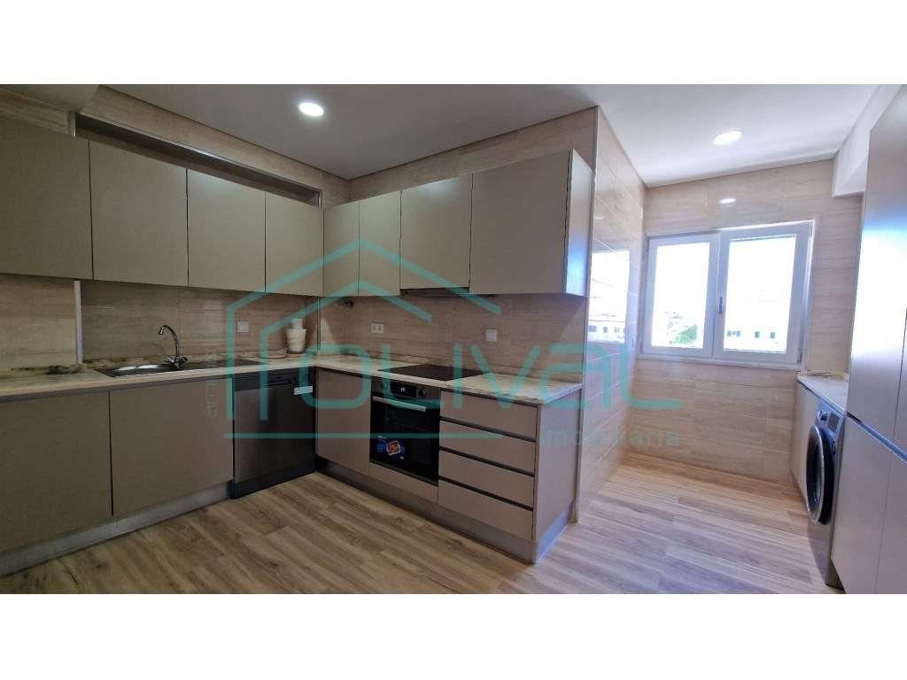 Apartamento T3 Novo Samora Correia-11