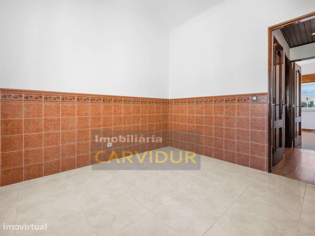 Moita T3 Boas áreas e excelente localização-21