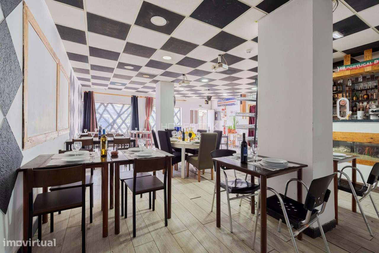 Loja na Avenida Bento de Jesus Caraça-14