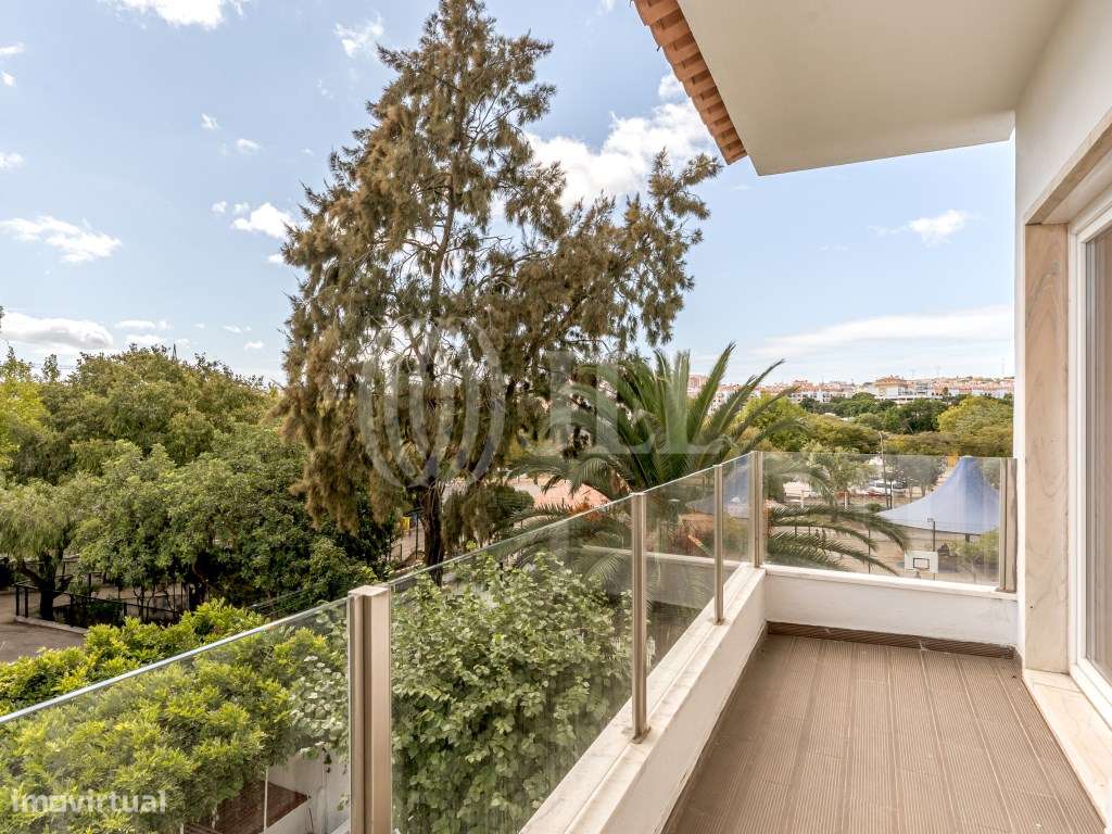 Moradia T4 com garagem e piscina, em Barcarena, Oeiras-20