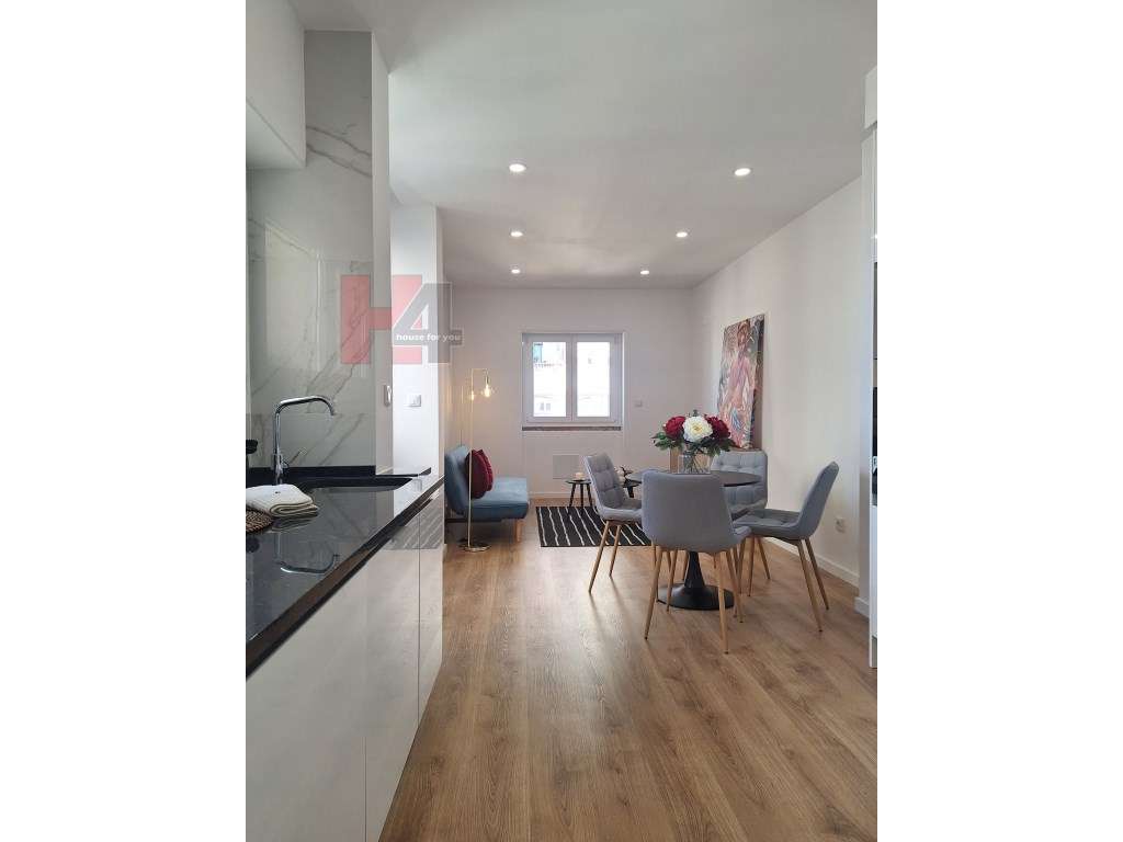Apartamento T3 totalmente remodelado em Benfica-2
