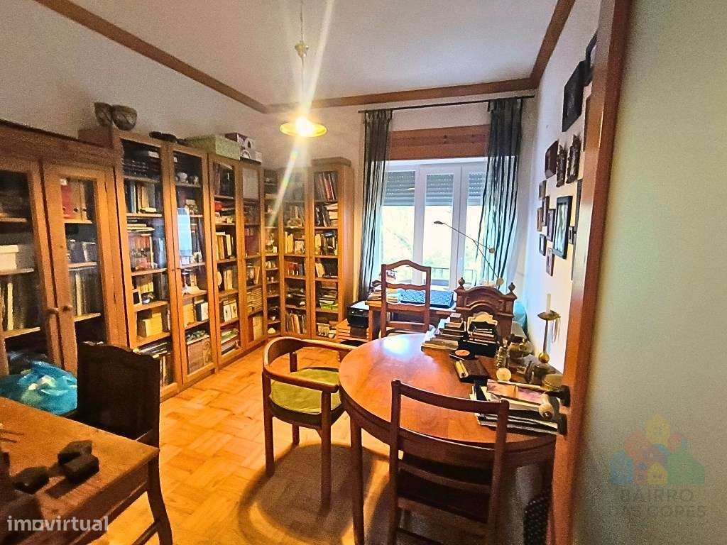 Apartamento T4 - Elegância Contemporânea no Coração de Tomar-7