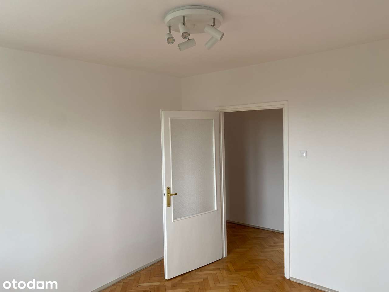 REZERWACJA Garaż w cenie, 3 osobne pokoje plus osobna kuchnia-2