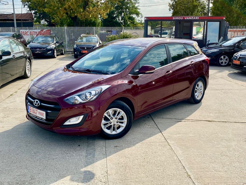 Hyundai i30 blue 1.6 CRDi Classic 2015