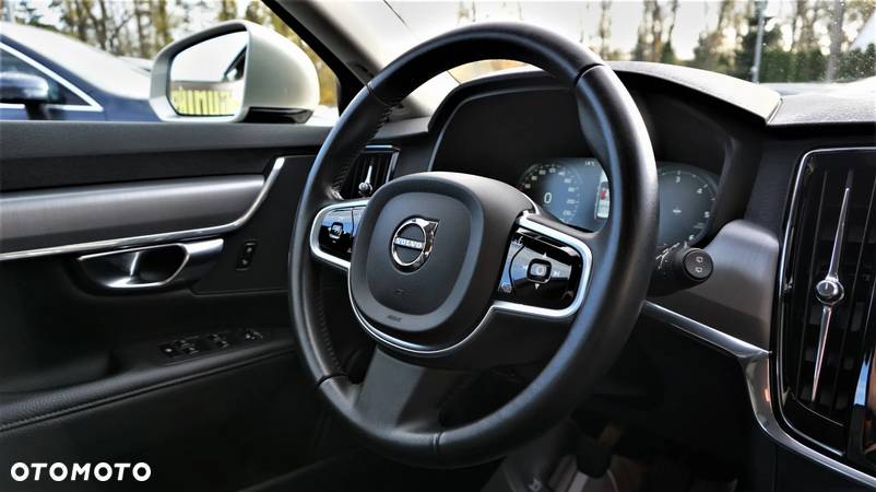 Volvo V90 D3 Momentum - 28