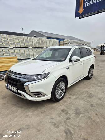 Mitsubishi Outlander - 31