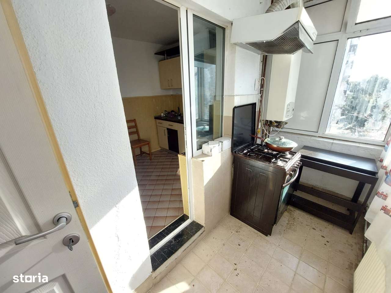 COMISION 0 Ap. 3 camere, decomandat, 75,5 mp. utili, Et.3, Central-3