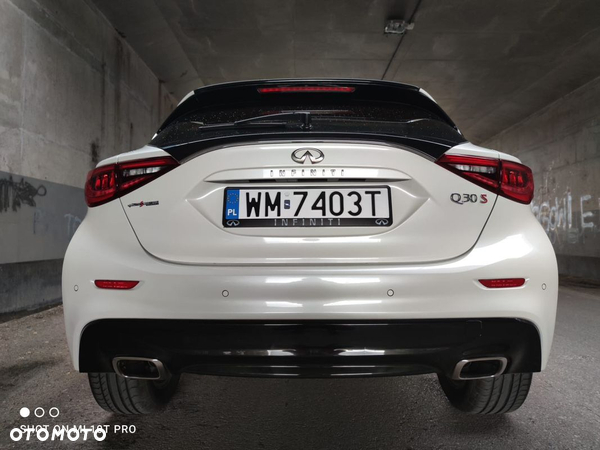 Infiniti Q30 1.6t Premium Tech Gallery White - 13