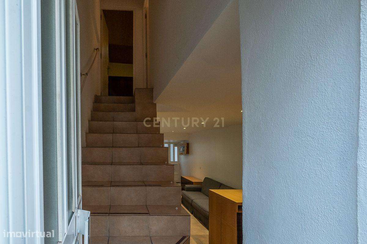 Moradia T2 no Típico Bairro do Quebedo, Charme e Tradicional no Coraçã-8