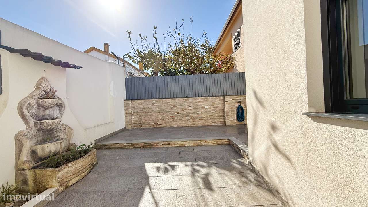 Moradia IsoladaT1+1 Totalmente Remodelada -Charneca da Caparica-10