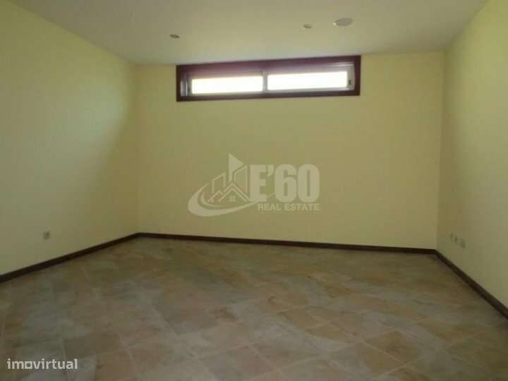 EXCELENTE MORADIA T4-10