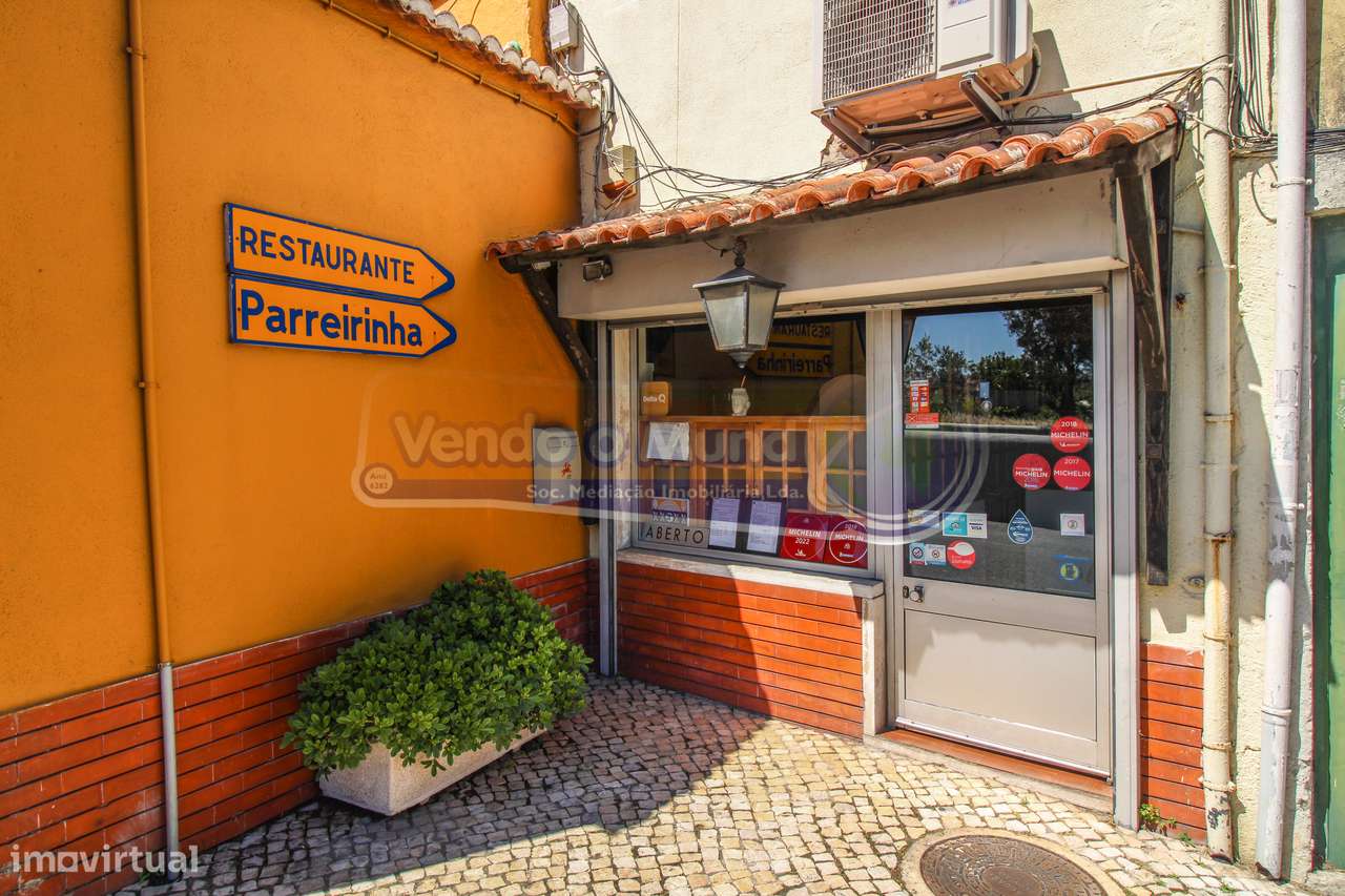 Prédio Urbano em Barcarena (LXOEI007) - Grande imagem: 2/32