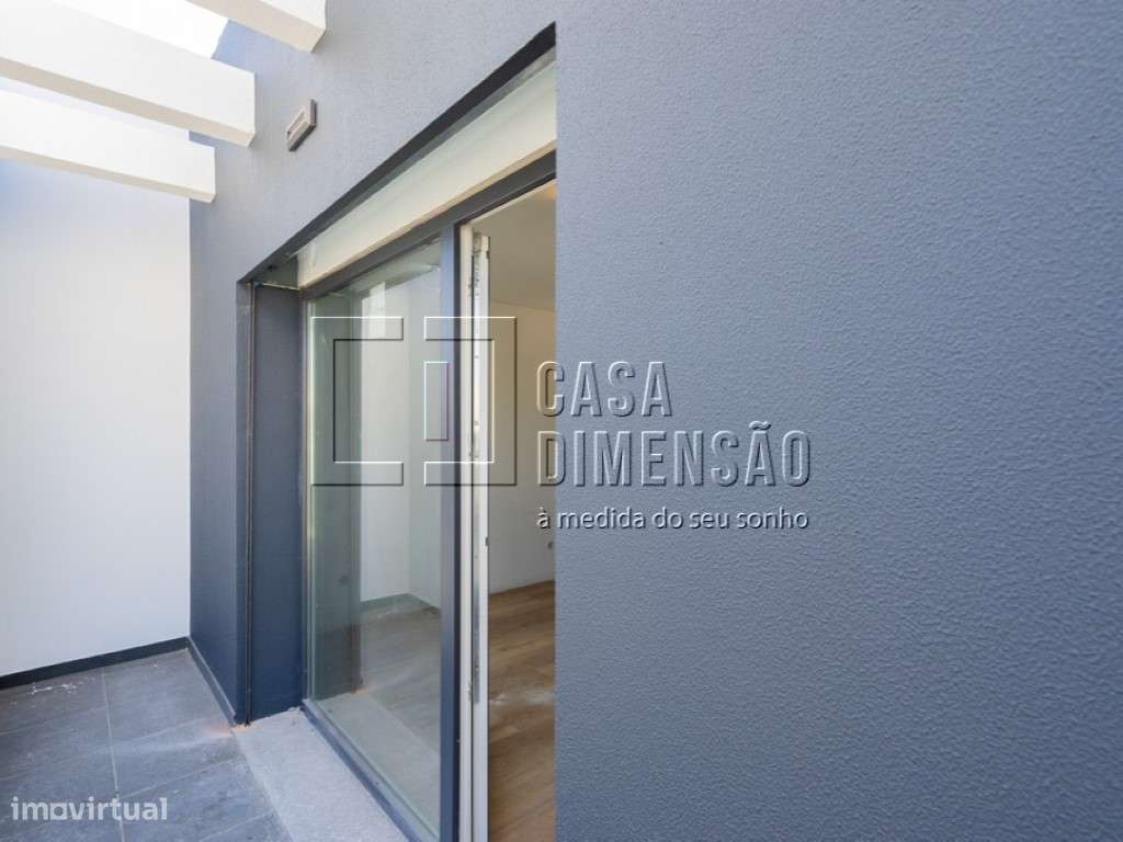 Moradia isolada de tipologia T4 localizada na zona da Charneca da C...-33