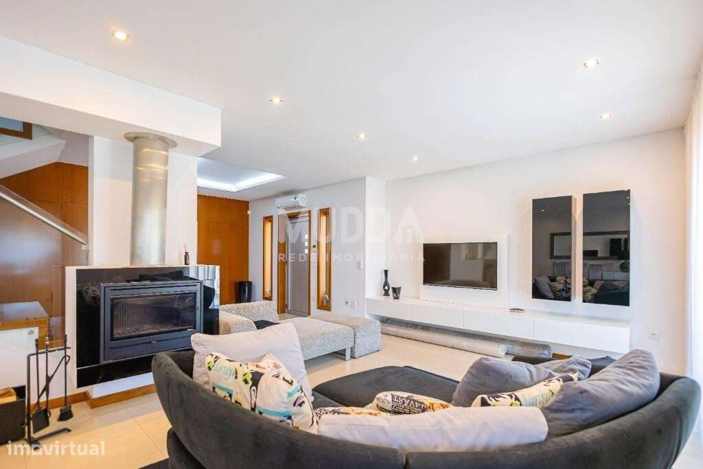 Excelente moradia geminada T4 em Santa Maria da Feira-7