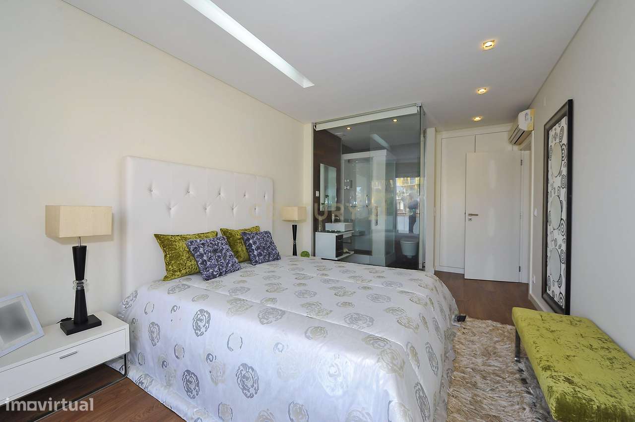 Moradia T3+1 Alto da Parede, em Condomínio Fechado com Vista Mar-28