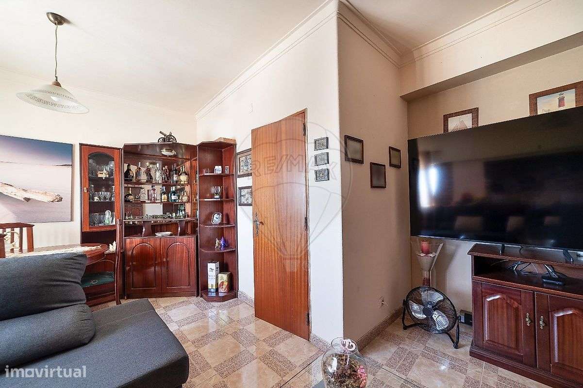 Apartamento T2 para venda na Cruz de Pau, Amora.-3