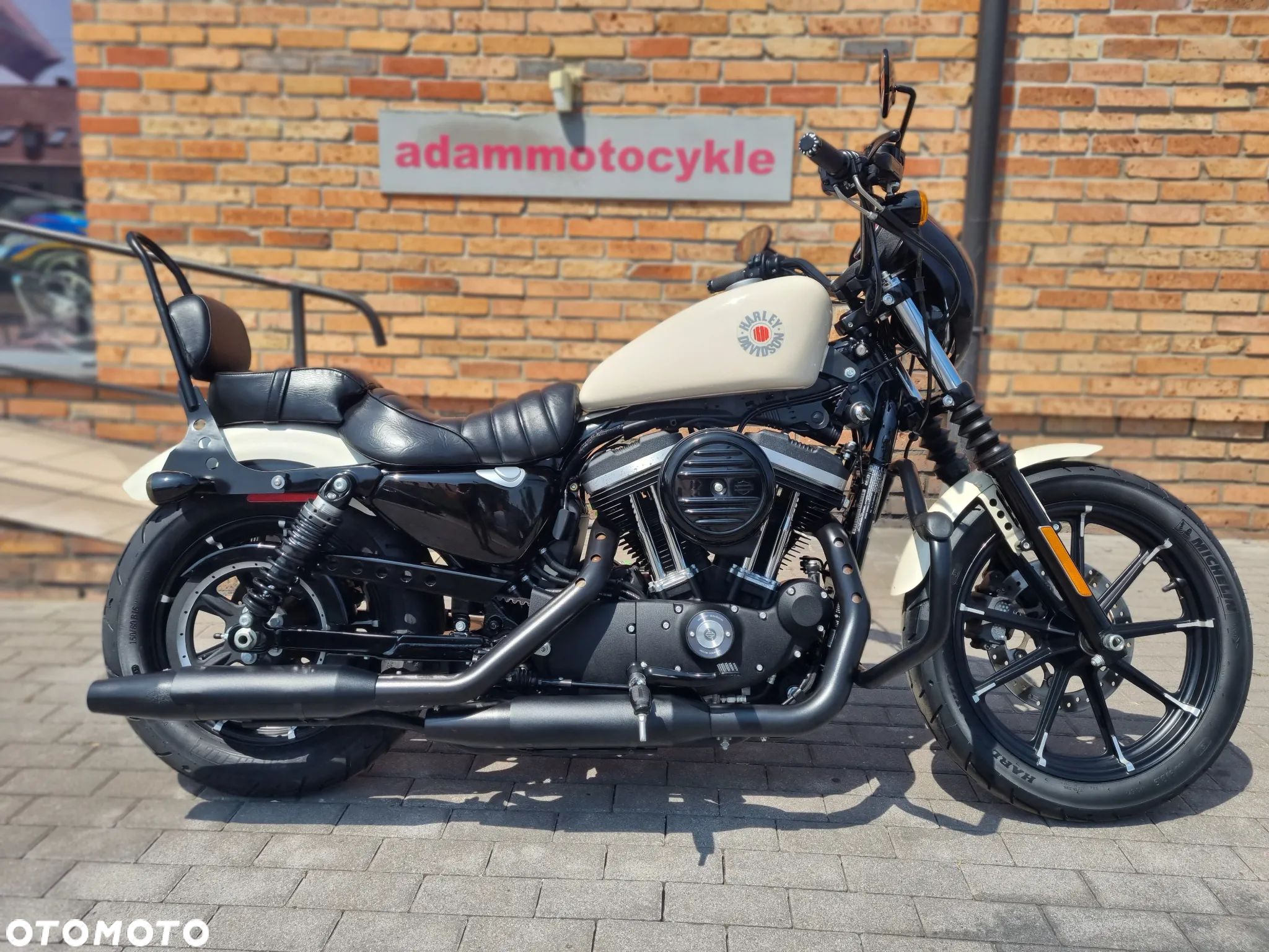 Harley-Davidson Sportster Iron 883 - 1