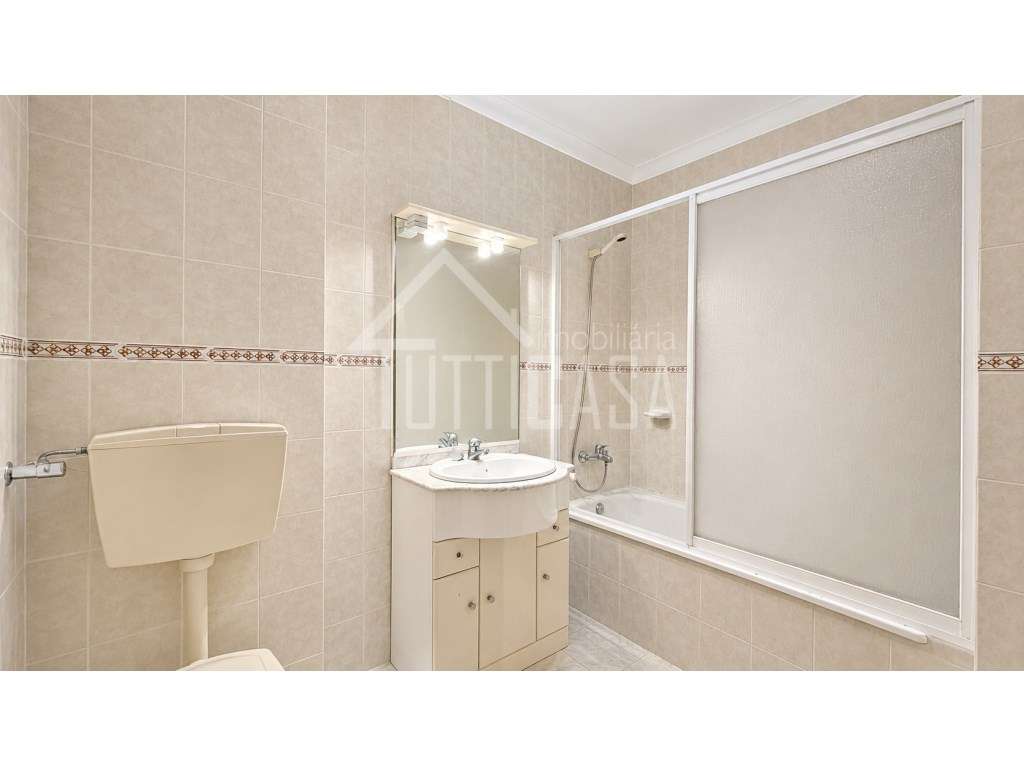 Apartamento T2 com elevador e parqueamento no Algueirão-11