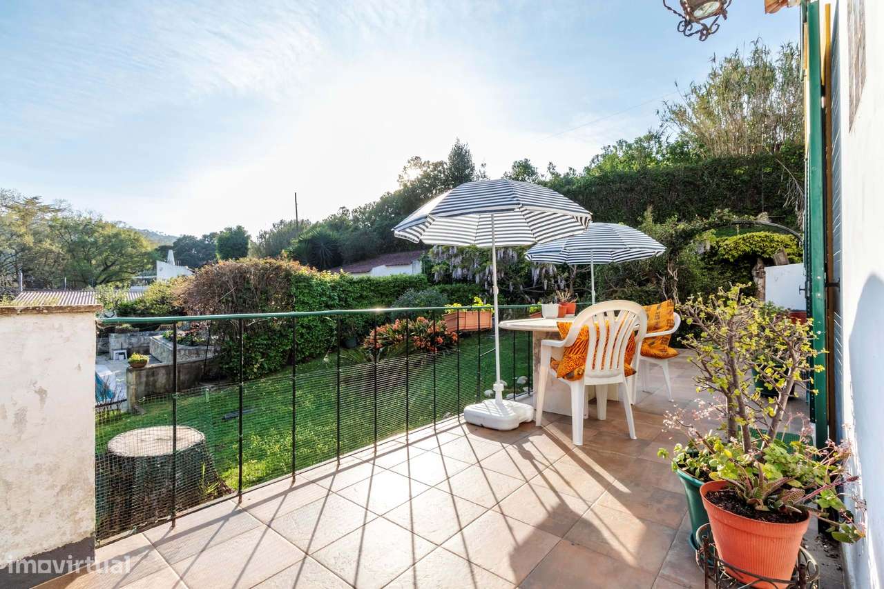 Moradia T6 c/ Terreno de 1600m2 c/ Piscina, Garagem e Anexos em Colare-39