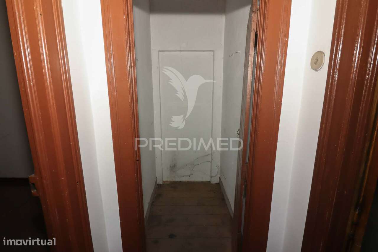 Prédio com 2 apartamentos e área de armazém em Alenquer - Grande imagem: 5/21