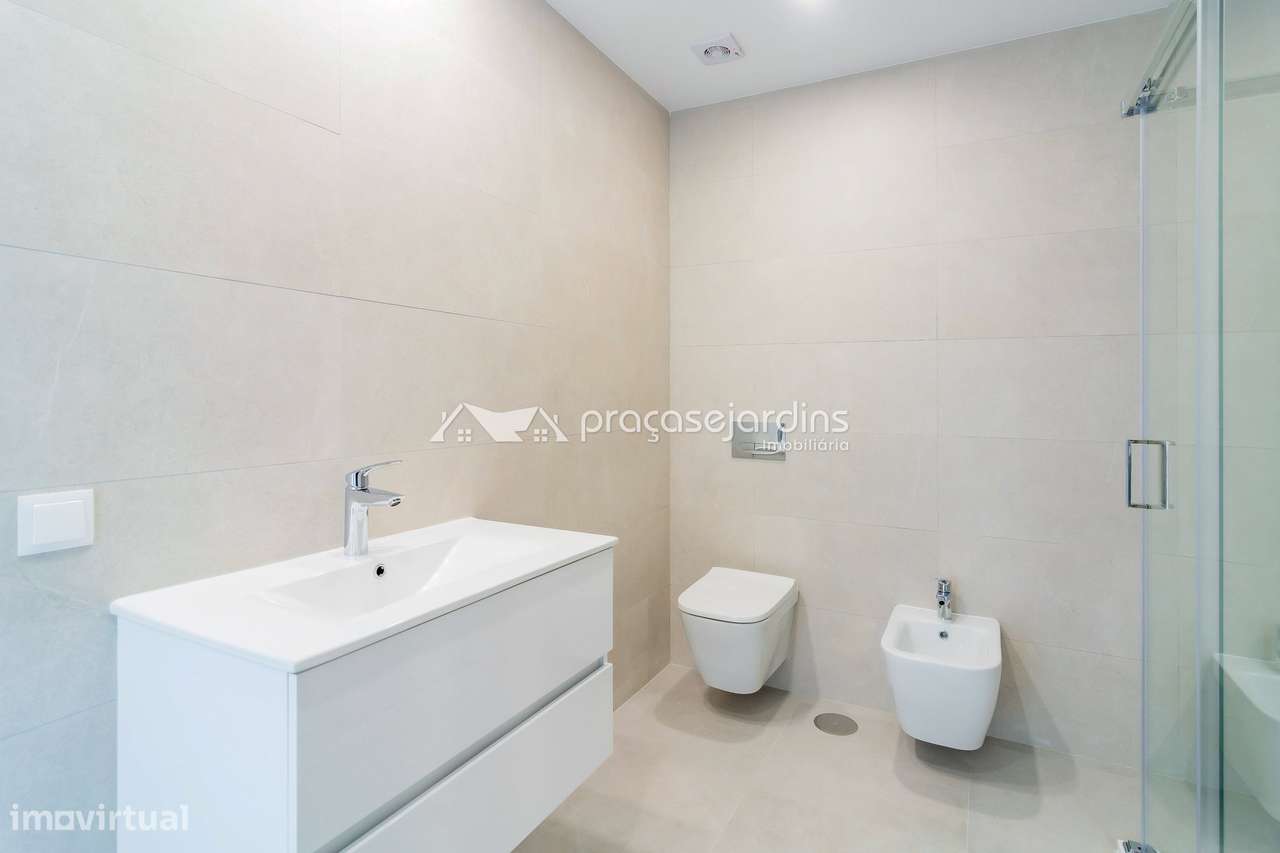 Apartamento com Áreas Generosas e Vista sobre a Cidade - Grande imagem: 4/10