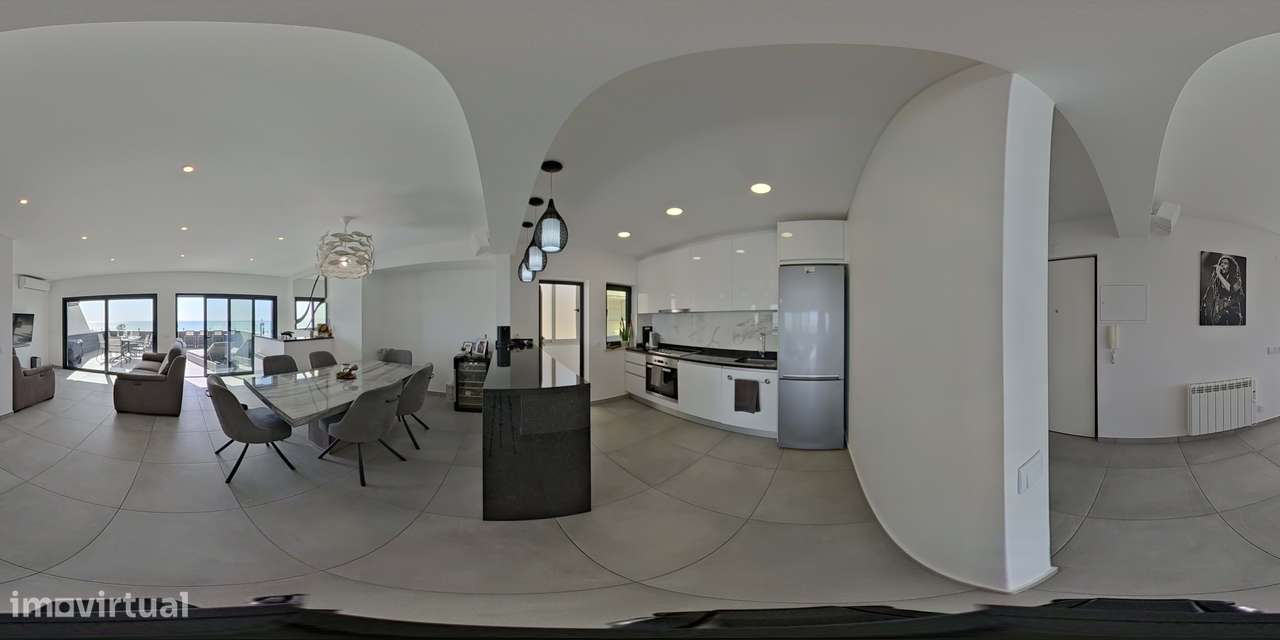 Apartamento T3 Renovado com Vista Mar e Terraço em Armação de Pêra-53