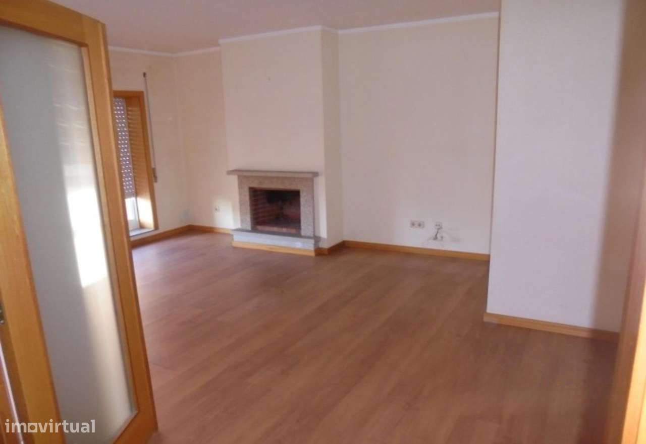 Apartamento T2 em Canelas | Atualmente ocupado - Grande imagem: 2/20