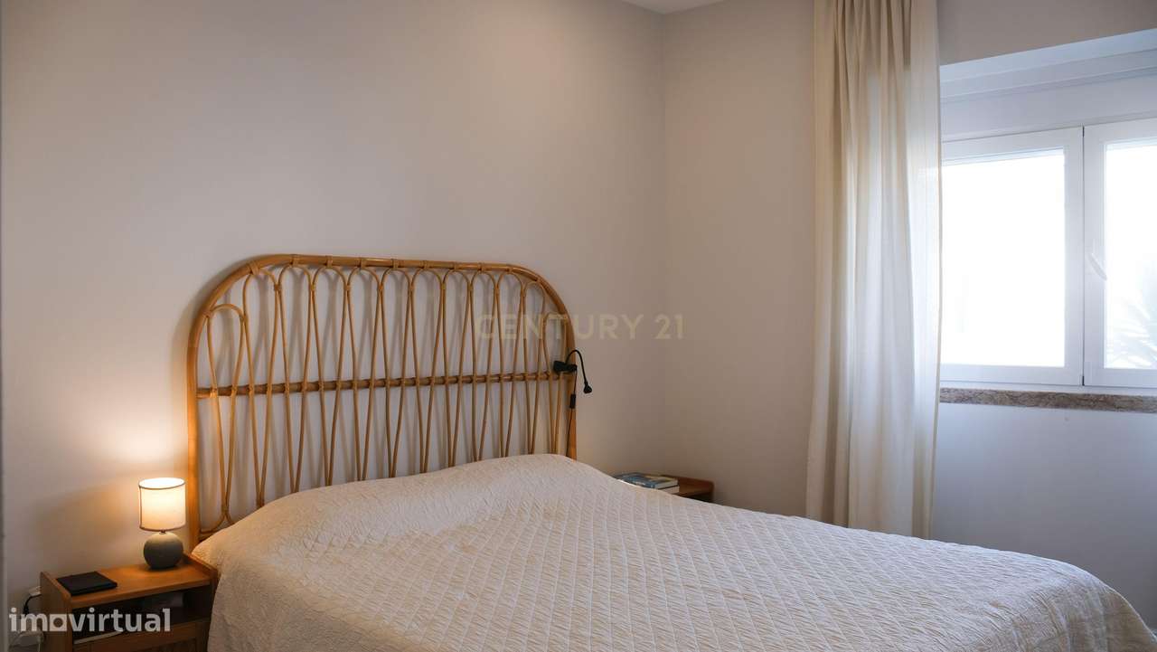 Apartamento T2 Renovado com Logradouro de 80m² no Centro de Almada-22