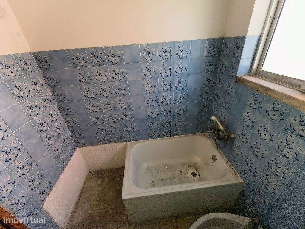 Apartamento T1 na Baixa da Banheira com grande potencial de valoriz...-15
