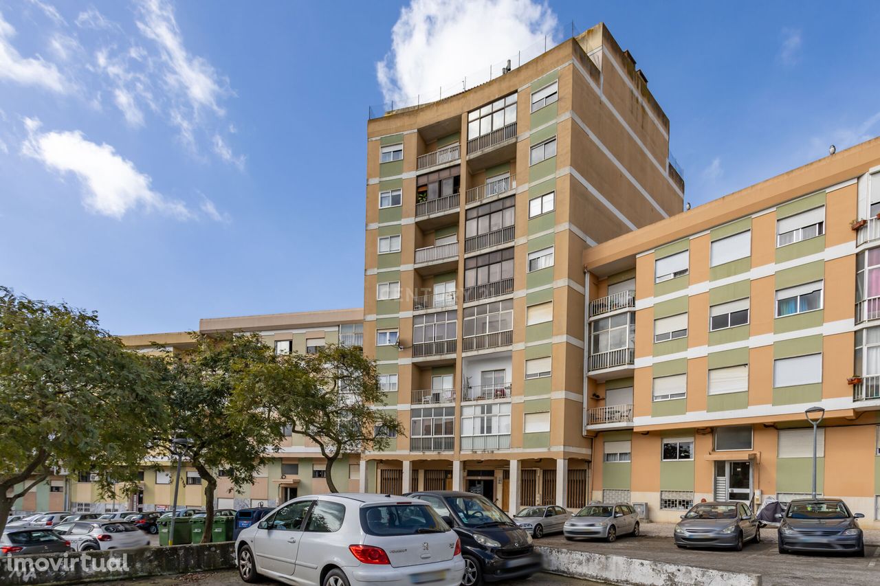 Apartamento T4 com varandas junto ao Hospital de Setúbal