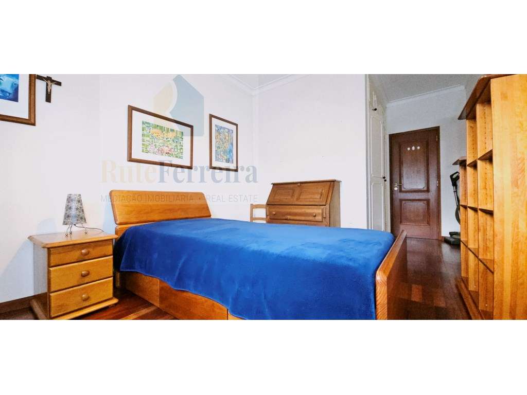 Moradia T5 com jardim privado e garagem !!-43