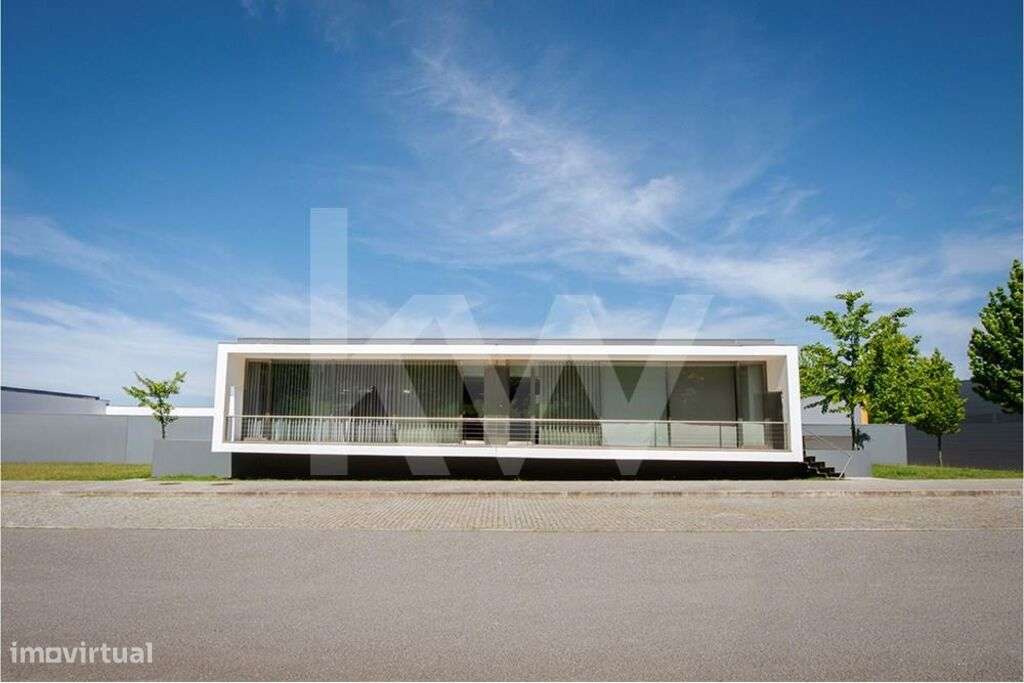 Ótimos Armazéns + Escritórios em Milheirós Maia, Total 2600m2 - Grande imagem: 2/38