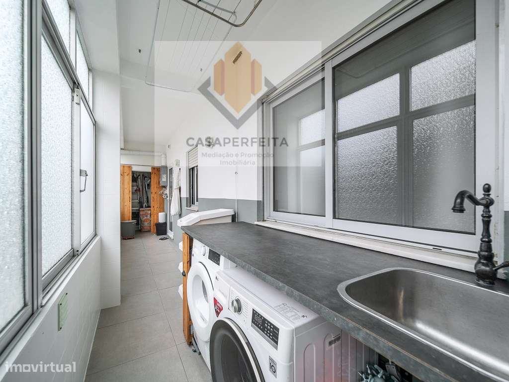 Apartamento T3 Renovado com Varandas, Lugar Garagem e Arrumo - Cent...-15