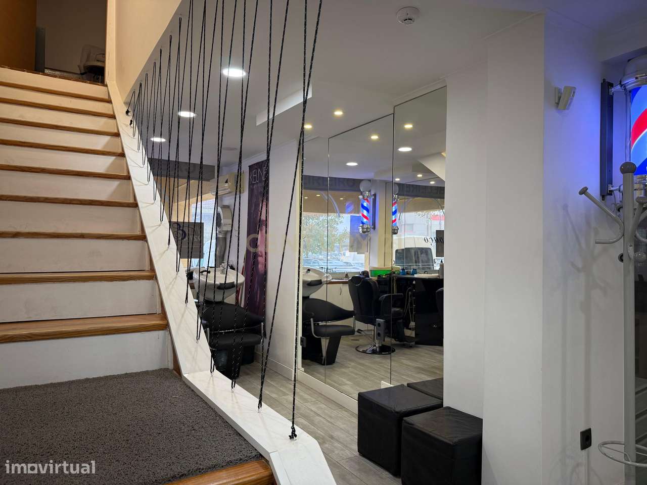 Loja totalmente equipada  – Santo António dos Cavaleiros-15