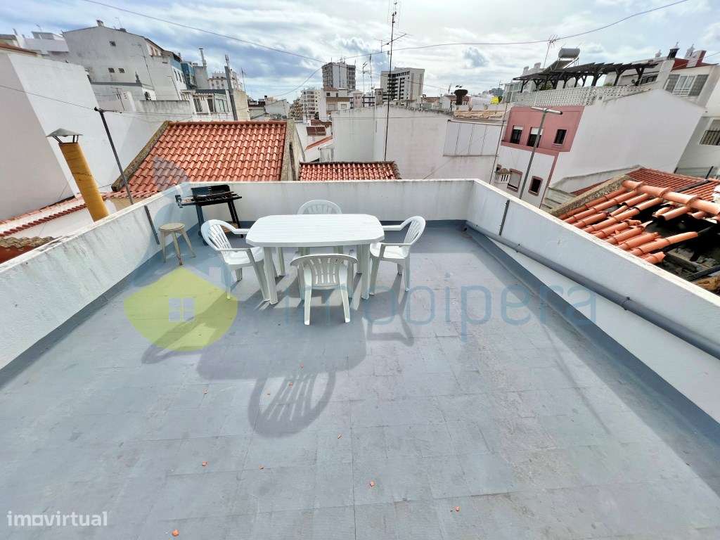 Moradia T4 em Portimão perto de todos os serviços! - Grande imagem: 2/12