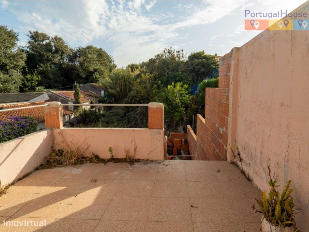 Prédio constituído por 2 apartamentos T2 com entradas independentes...-30