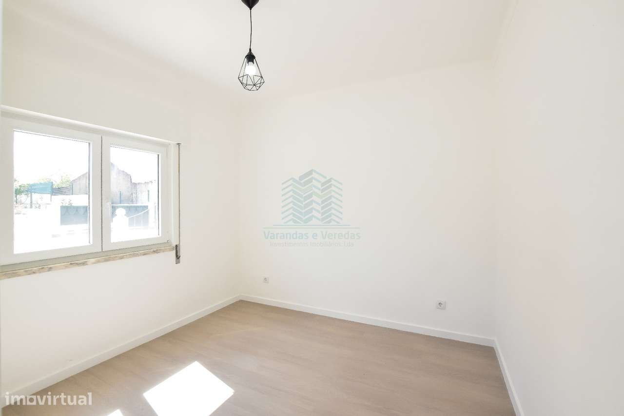 Moradia T3 remodelada com Anexos, Garagem e Poço.-14