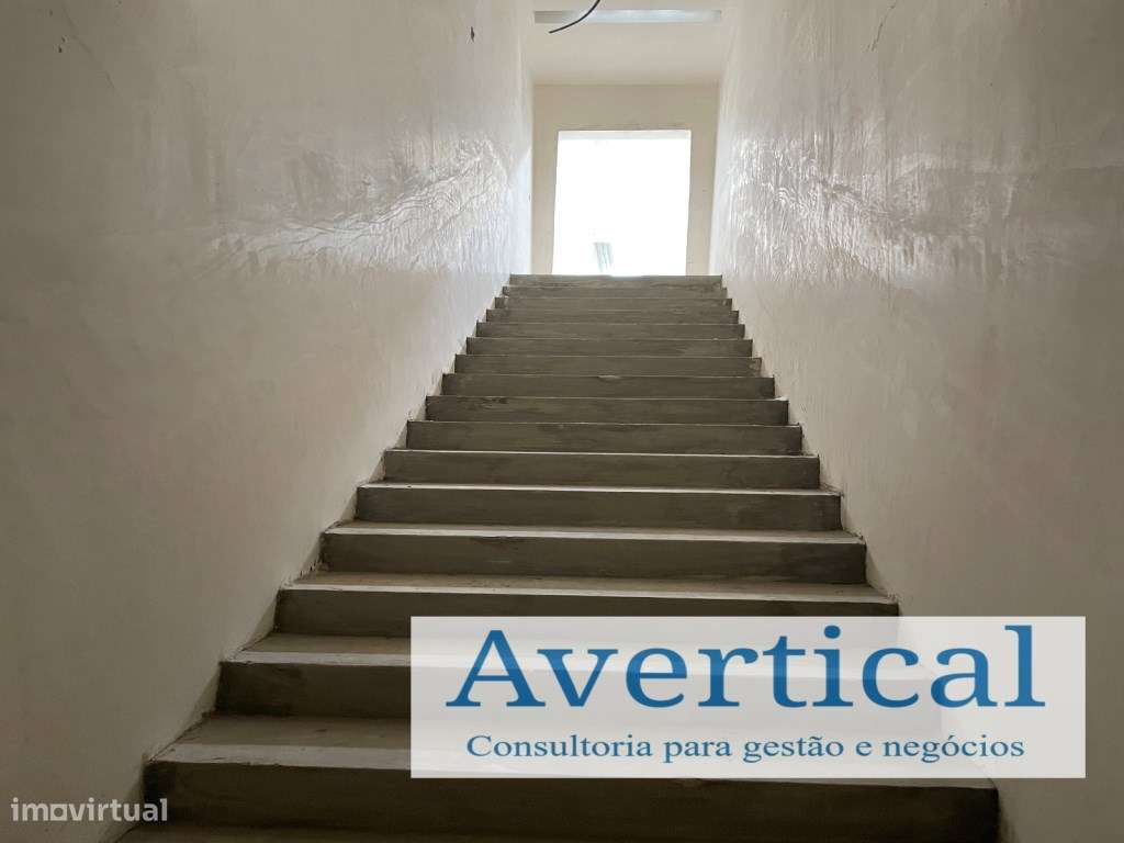 Condomínio com 16 armazéns-18