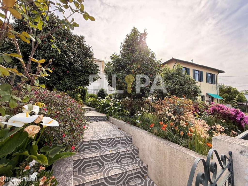 Moradia com 4 frentes no centro de Recarei - espaço, luz e excelent...-24