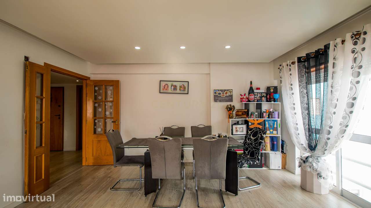 Apartamento T2 com Ar Condicionado, Parqueamento e Arrecadação em Sant - Grande imagem: 4/29