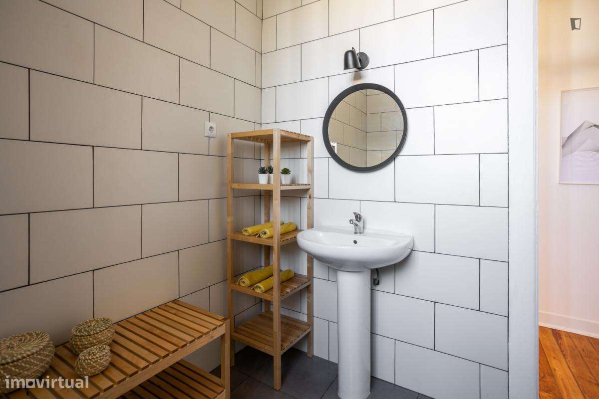 Quarto - localizado em Santos Lisbon - Grande imagem: 3/19