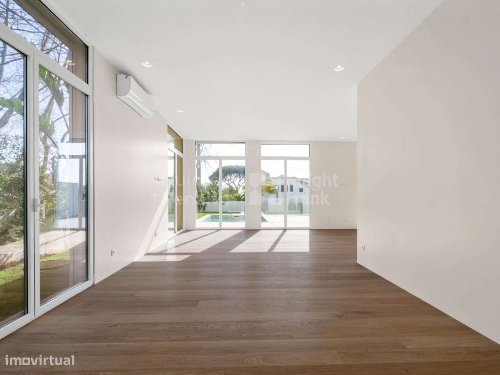 Moradia T3 com jardim, piscina e garagem no Estoril - Grande imagem: 4/26