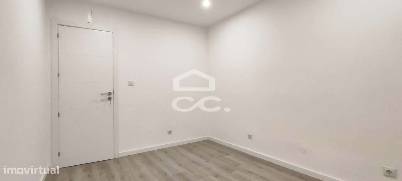 Apartamento T2 totalmente remodelado no Lavradio - Barreiro-22