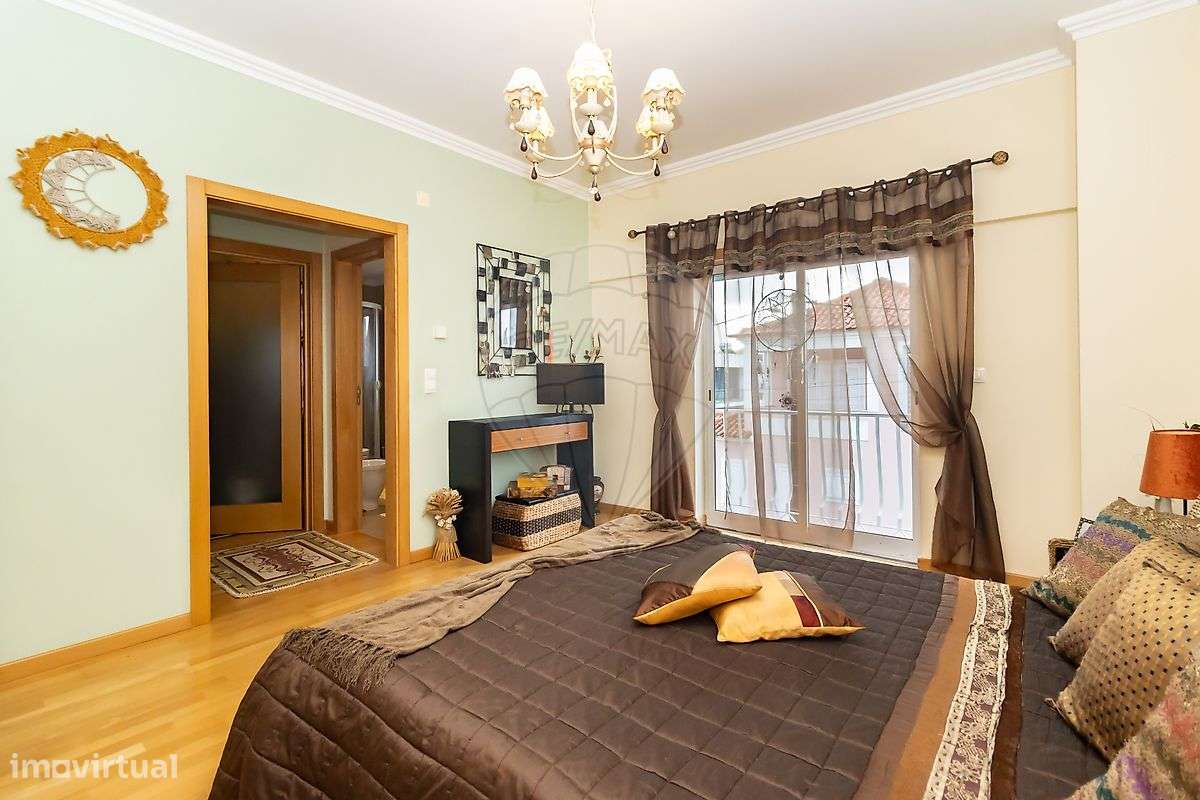 Moradia T4 à venda em Seixal-29