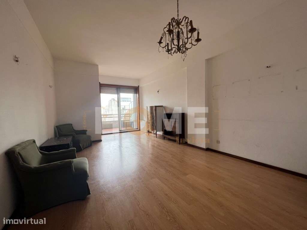 Apartamento T3+1, com varanda à Av. Fernão de Magalhães- Bonfim- Porto-4