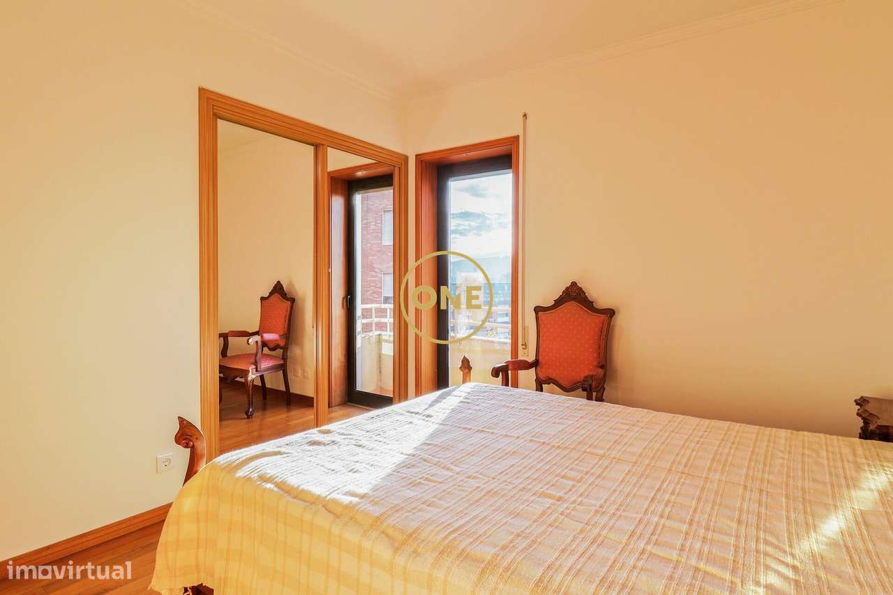 Excelente Apartamento T3 + 1 Escritório no Centro da Trofa!-9