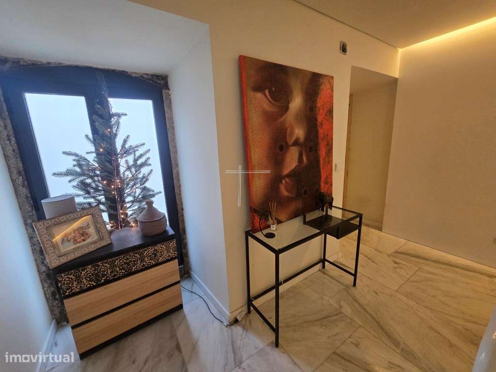 Moradia geminada T3+1, arquitetura tradicional com terraço, totalme... - Grande imagem: 2/44