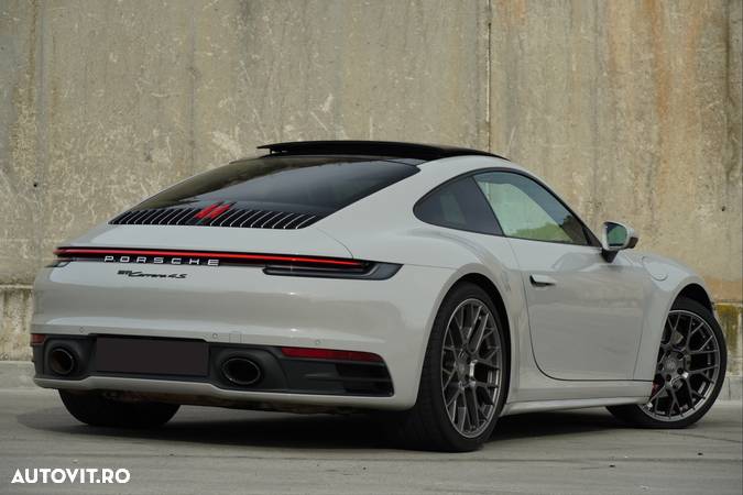 Porsche 911 Carrera 4S - 17